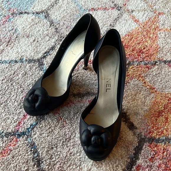 CHANEL Camellia D’Orsay Navy Leather Pumps - 36 - Picture 14 of 15